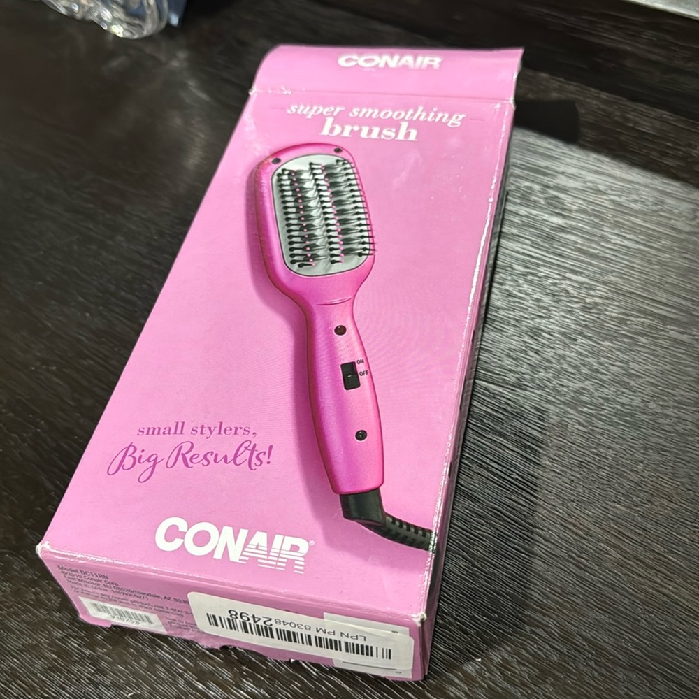 NIB conair smoothing hair brush with gentle heat travel brush